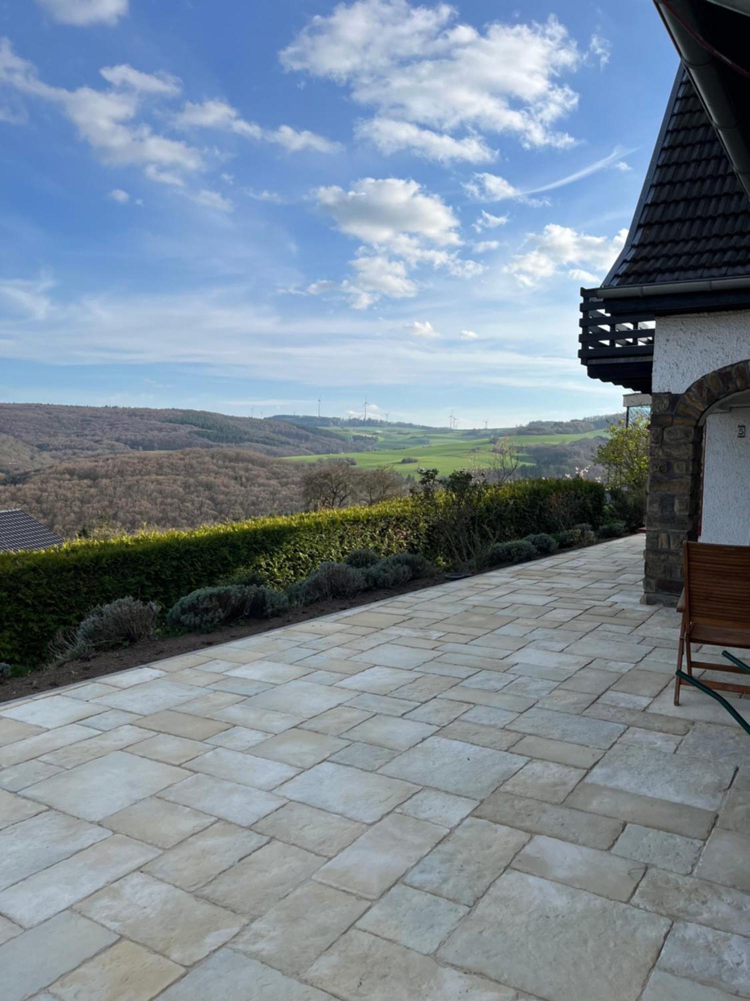 Eifel Landhaus Panoramablick Unter Der Burg Olbrueck Mit Sauna Hottub Grosser Terrasse Und Garten Ideal Fuer Familien Niederdurenbach Exterior photo